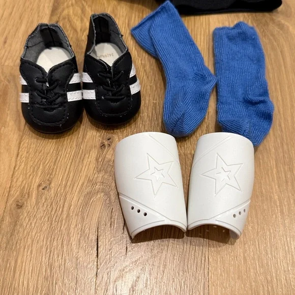 American Girl Soccer Doll Outfit and accessories - Picture 4 of 4